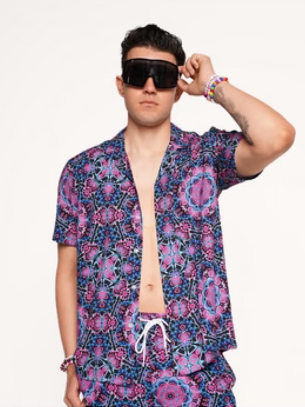 iHeartRaves Pink & Blue Geometric Print Short-Sleeve Button Down